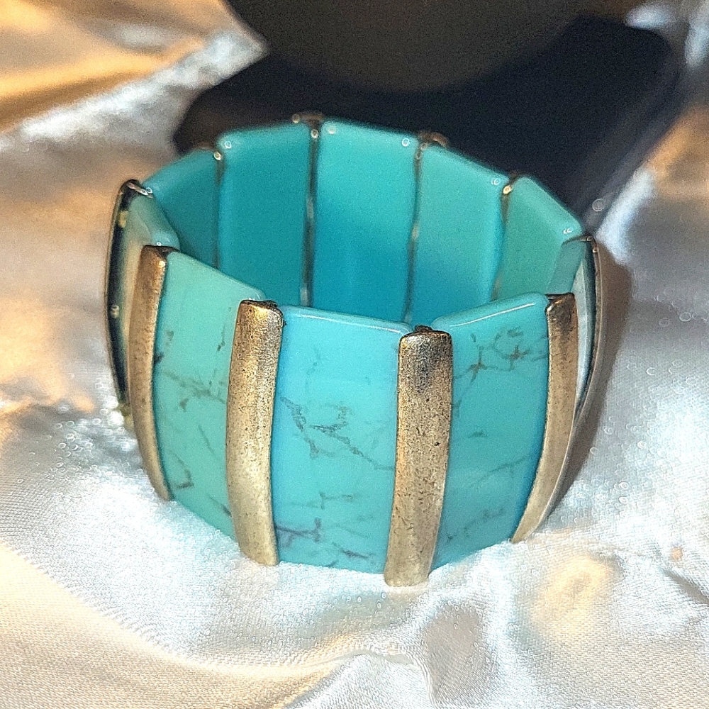 132. Faux Turquoise & Silvertone Elastic Bracelet